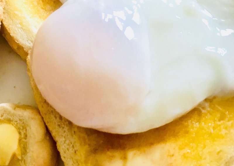 Stop Paying $20 for Eggs Benedict And Make This Brunch Classic at Home: How To Make Eggs Benedict Without Ruining The Poached Eggs Or Sauce 5 How to Make Eggs Benedict - Authentic Eggs Benedict (Recipe Guide) Tips and Calories