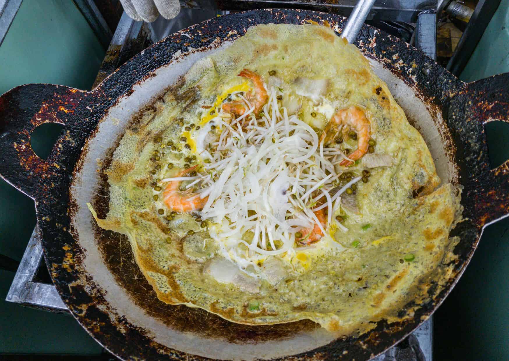 Why This Vietnamese Pancake Is So Crispy And How You Can Make It 5 How To Make Banh Xeo Vietnamese Sizzling Pancakes (Recipe Guide)