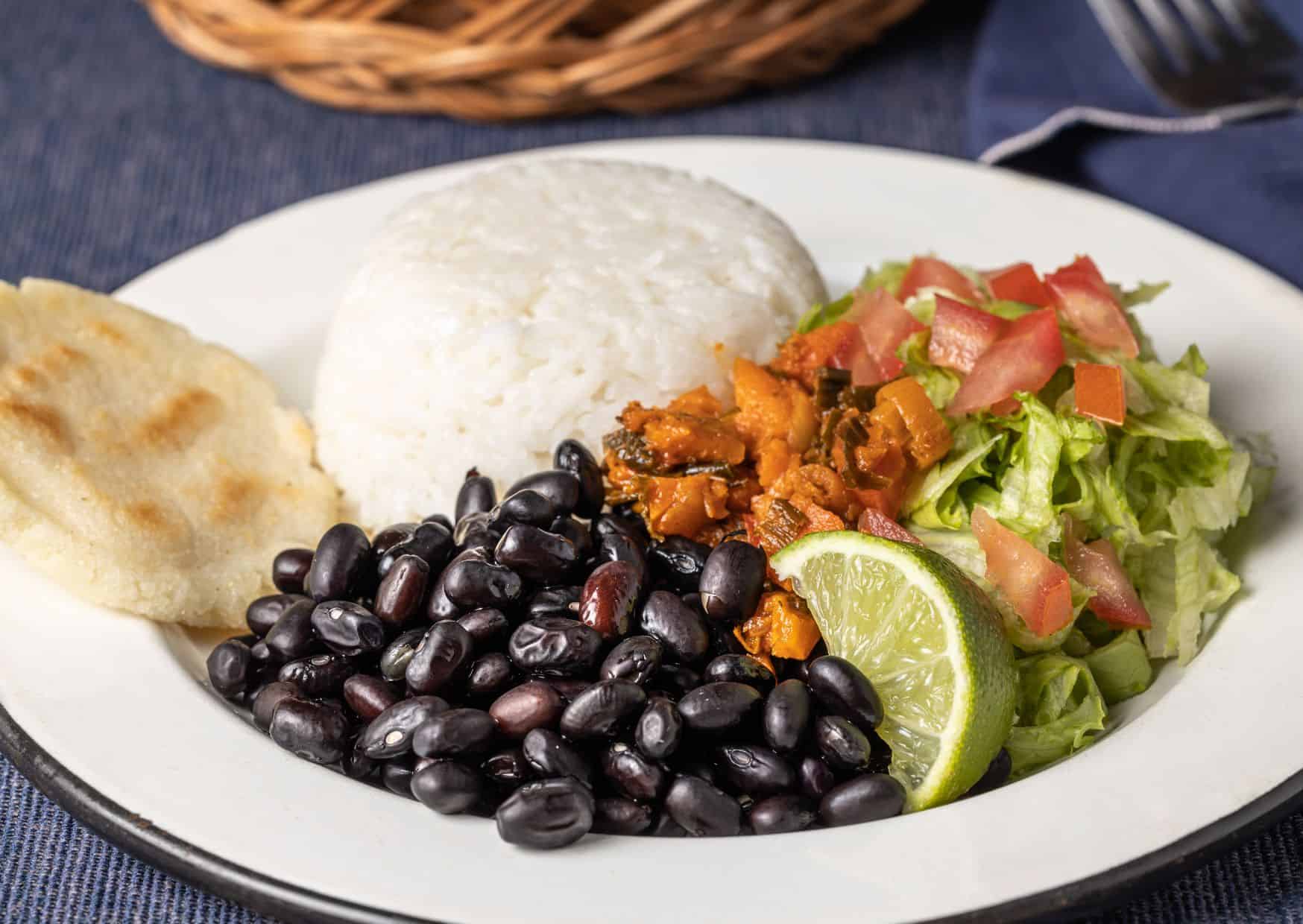 How to Make Costa Rican Casado (Recipe Guide)