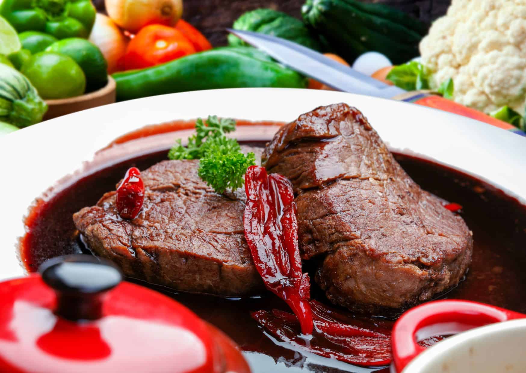 How to Make Filet Mignon with Red Wine Sauce (Recipe Guide)