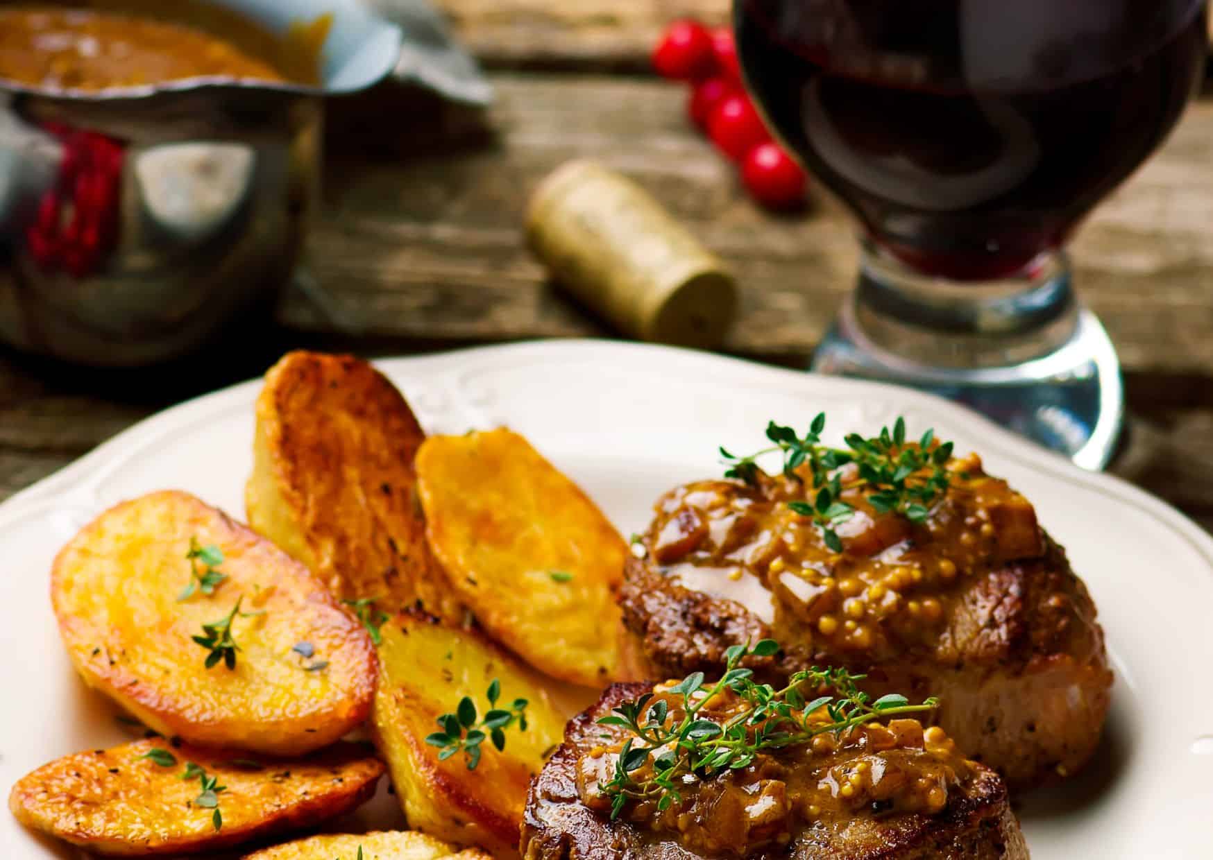 How to Make Filet Mignon with Red Wine Sauce (Recipe Guide)