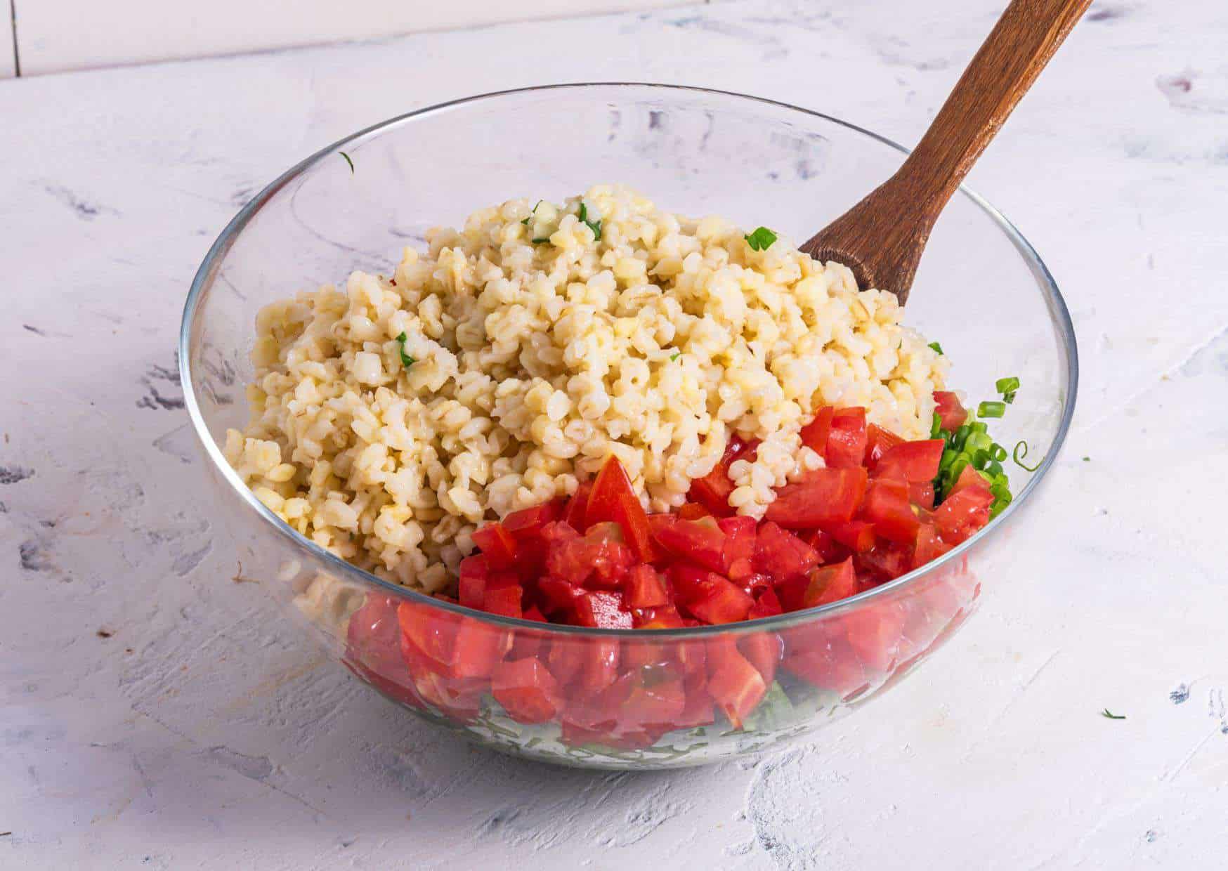 Americans Treat Tabbouleh Like Couscous Salad: How to Make Authentic Lebanese Tabbouleh 4 How To Make Homemade Lebanese Tabbouleh (Recipe Guide)