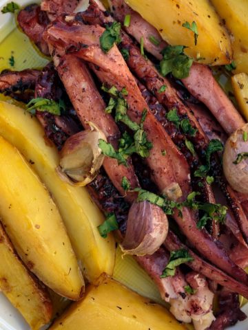 How to Make Octopus with Olive Oil and Garlic (Recipe Guide)