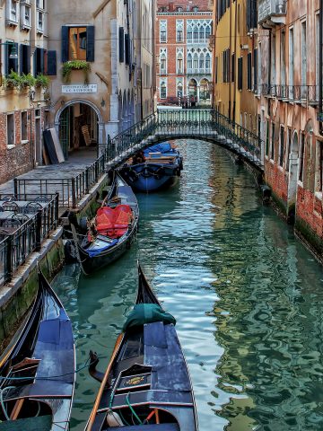 Don't Do This In Venice: 15 Things Not To Do In Venice, Paradise Lost: See 7 Cities in the World Overwhelmed by AirBnBs
