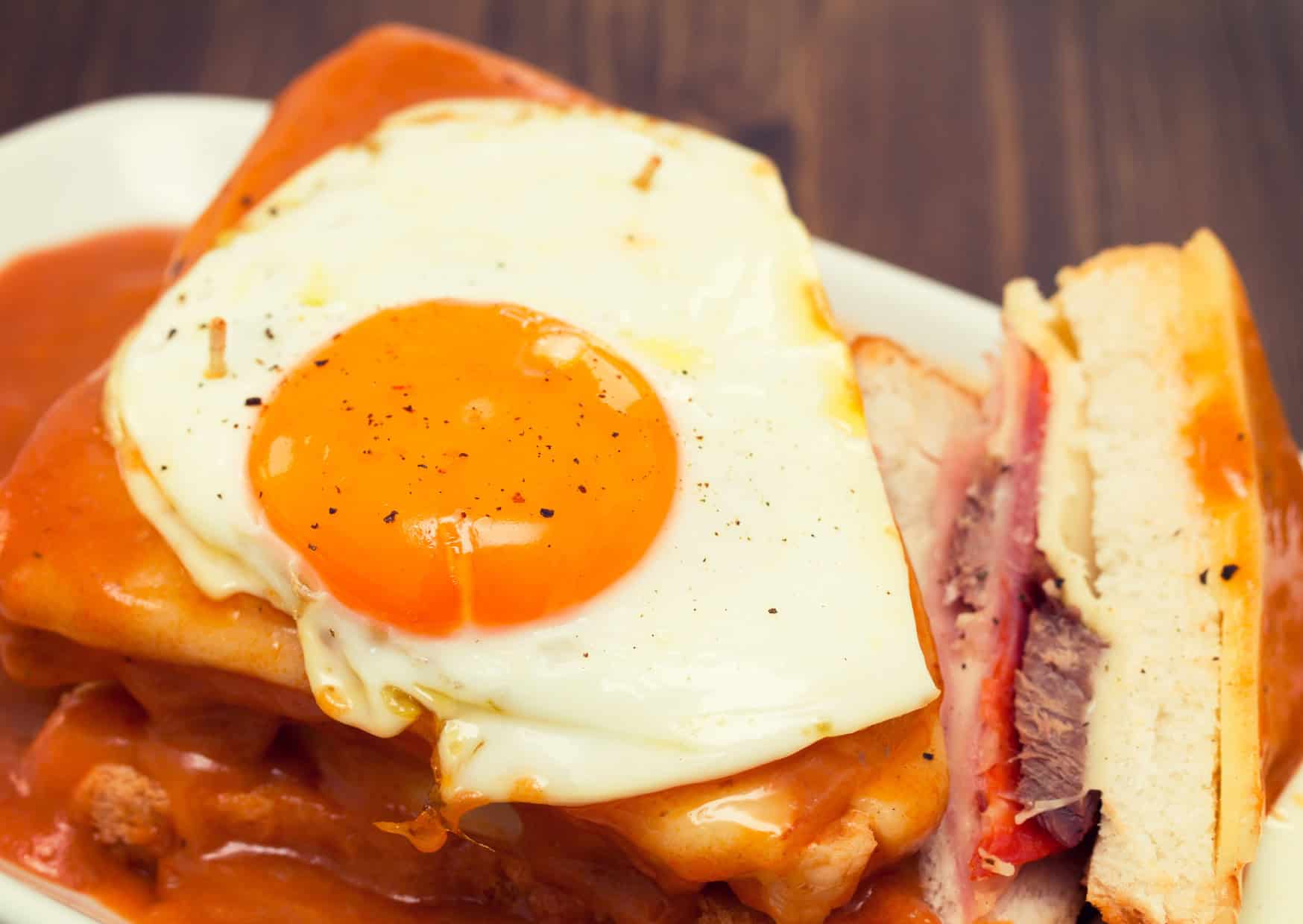 How to Make Portuguese Francesinha (Recipe Guide)