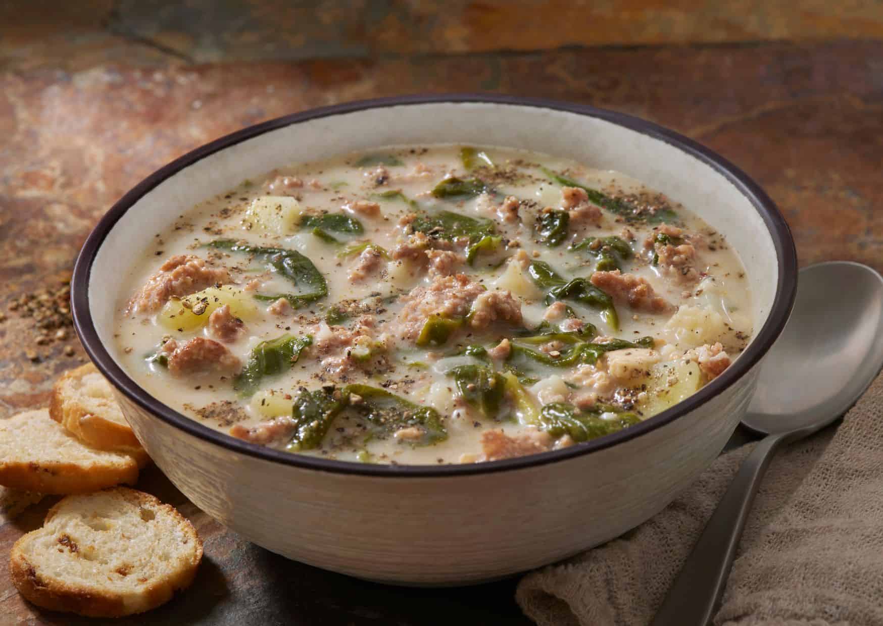 6 Most Popular Soups in Italy (Recipe Guide)