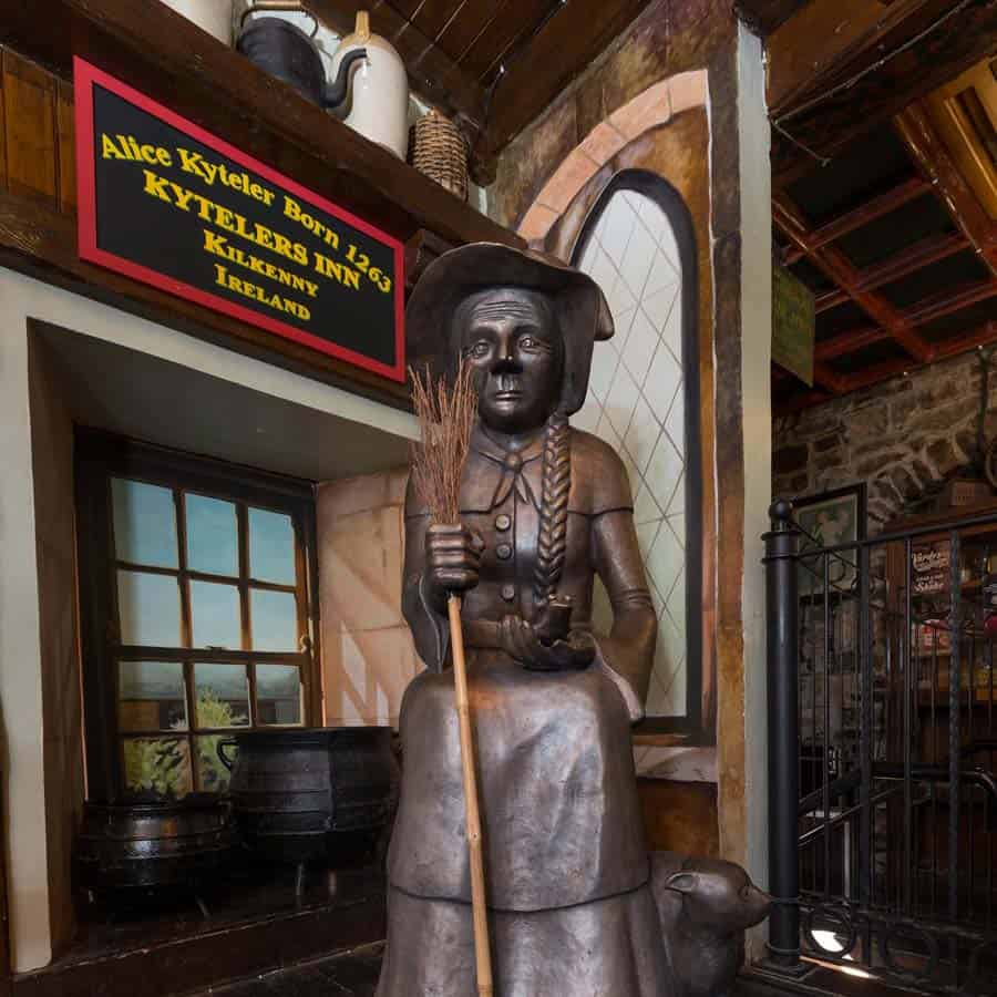 Ireland’s 10 Most Iconic Pubs You Have to Visit at Least Once 3 kytelers inn 1