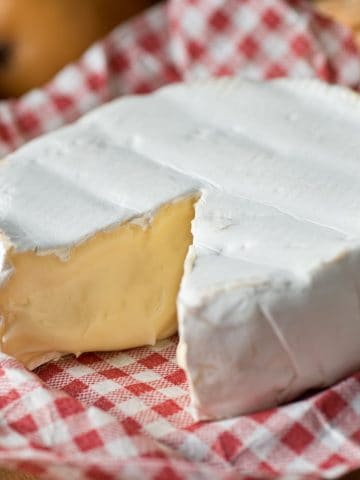 Brie Vs Camembert: Best Cheese and Recipe Guide