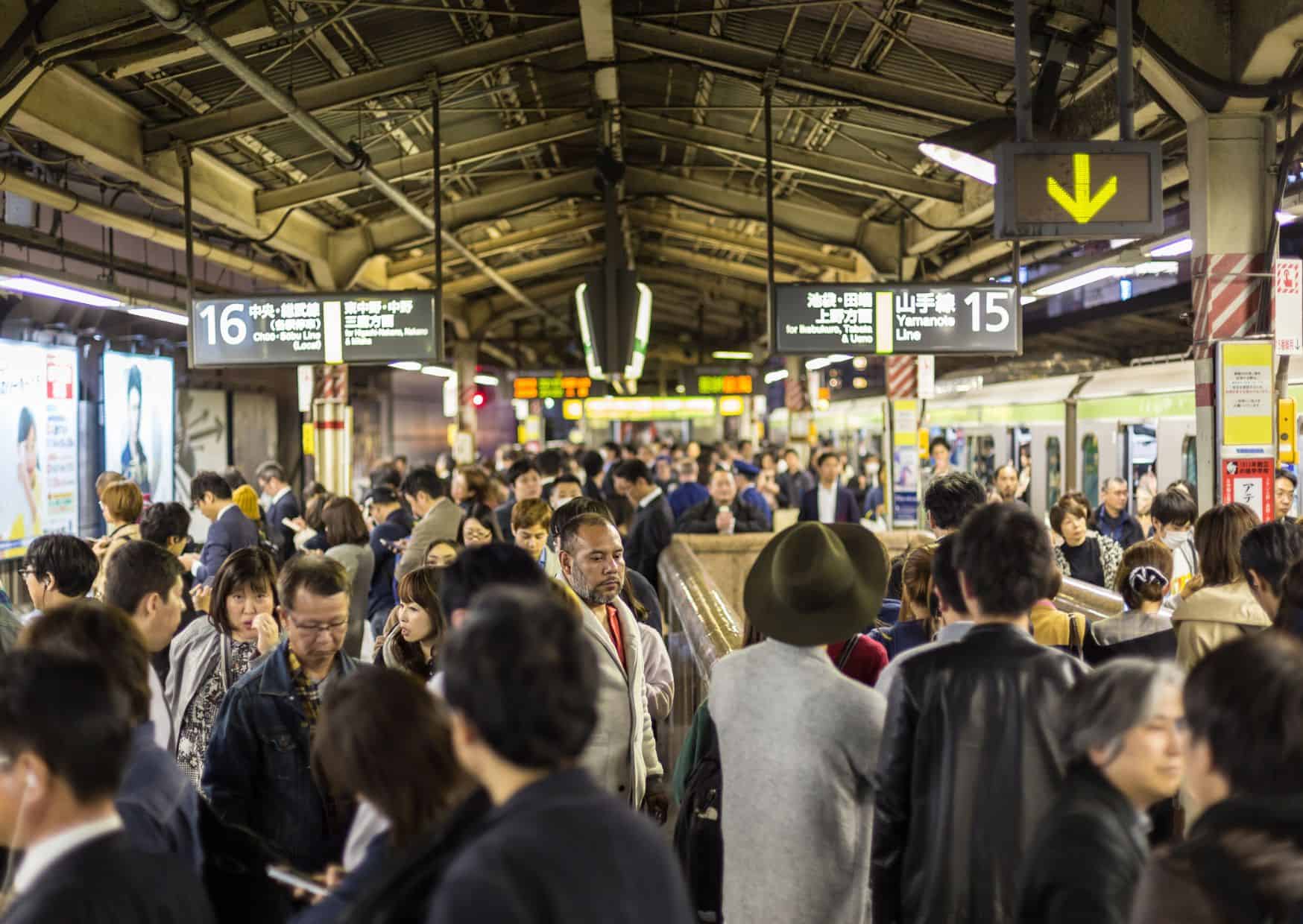 Tourists Do These Things in Japan Without Realizing How Rude They Look 2 Don’t Do This in Japan: 22 Things not to do in Japan