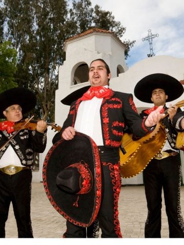 Is Mexico Safe For Travel? Tips to Travel Safe And Mistakes To Avoid, 15 Unspoken Rules of Mexican Life That Tourists Never Understand