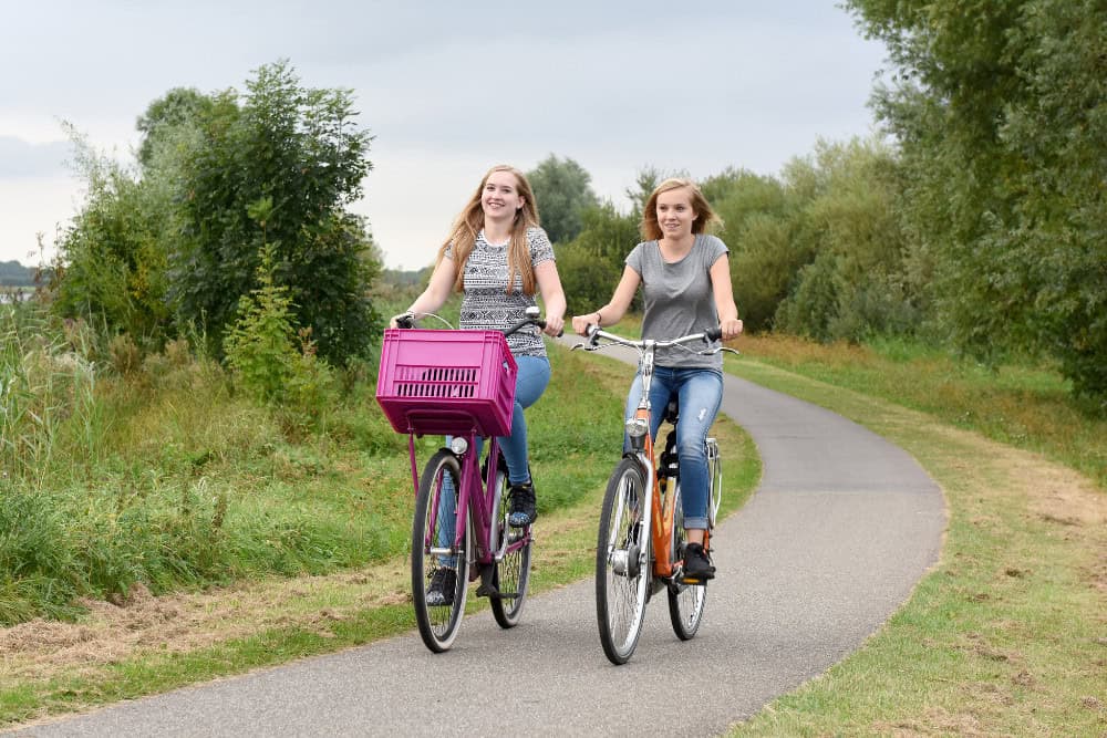 Why European Teens Have More Freedom (And What American Parents Don’t Get) 3 15 Daily European Habits That Would Never Work in America, 15 Unspoken Rules of European Life That Tourists Never Understand
