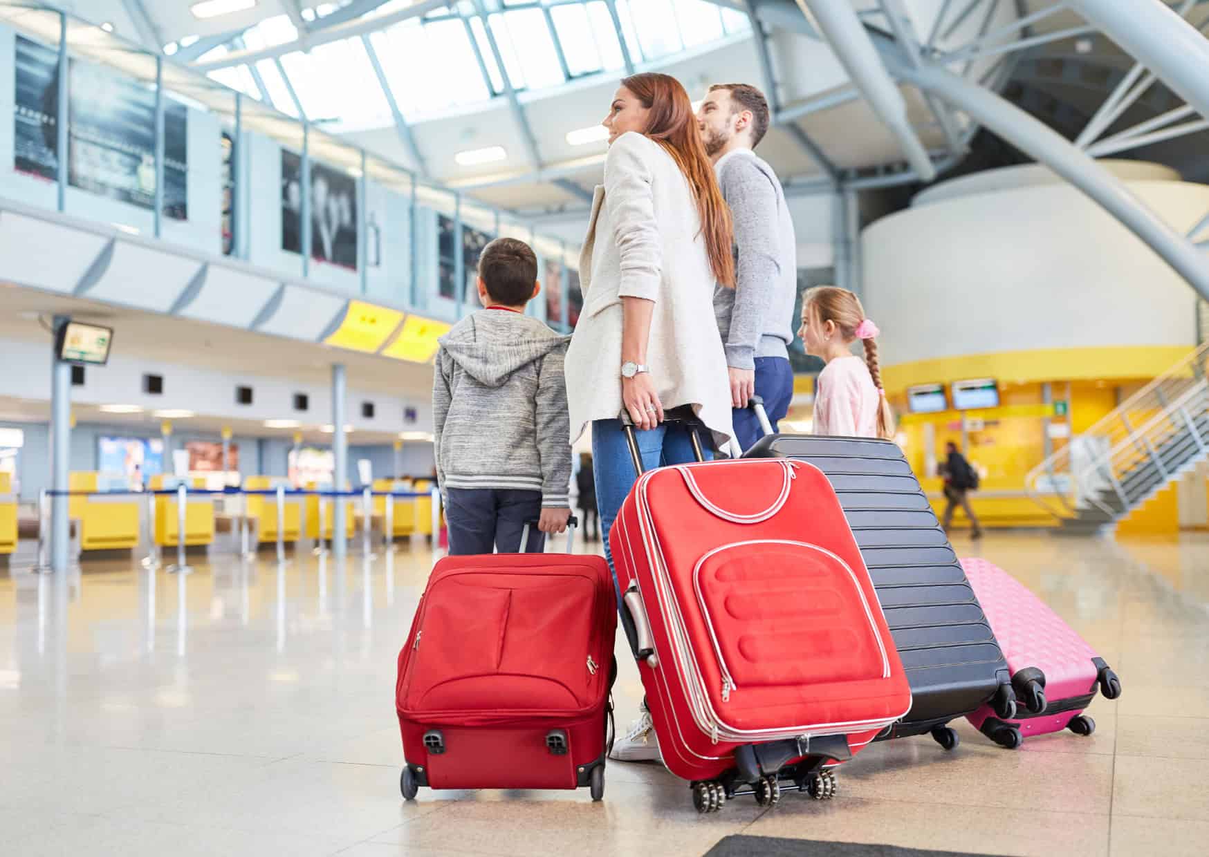 7 Things Experienced Travelers Would Never Wear on a Flight 4 Airport Outfit Fails 10