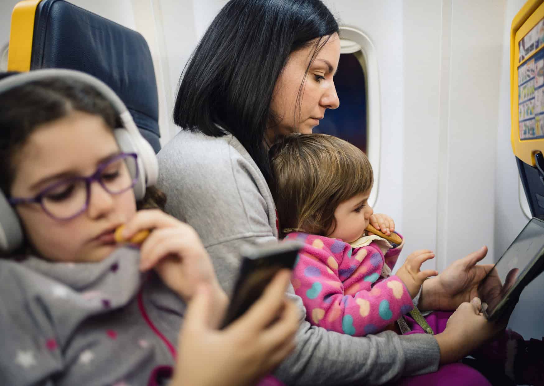 7 Things Experienced Travelers Would Never Wear on a Flight 7 Airport Outfit Fails 6