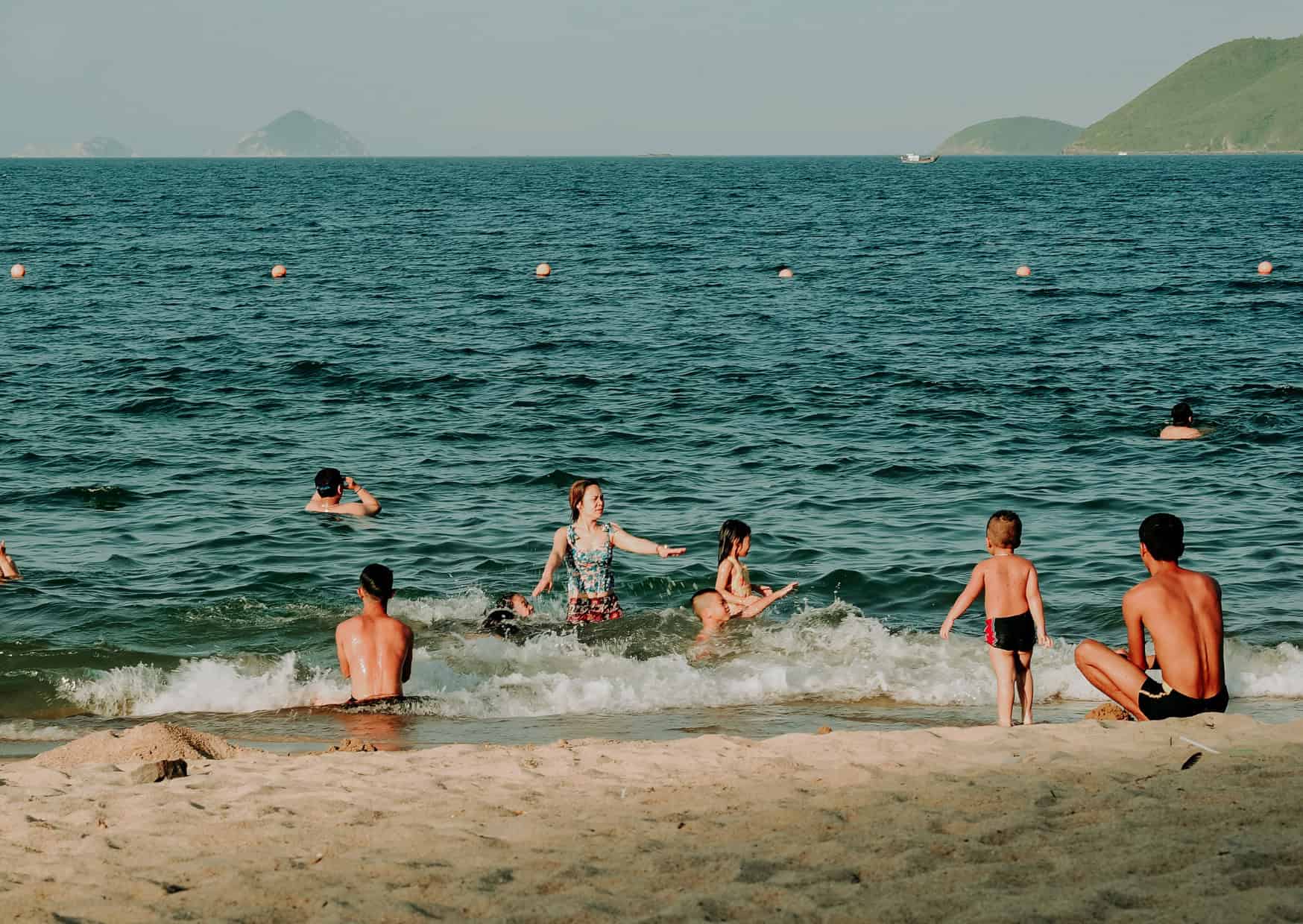 8 Beach Etiquette Shocks Americans Face in Spain 5