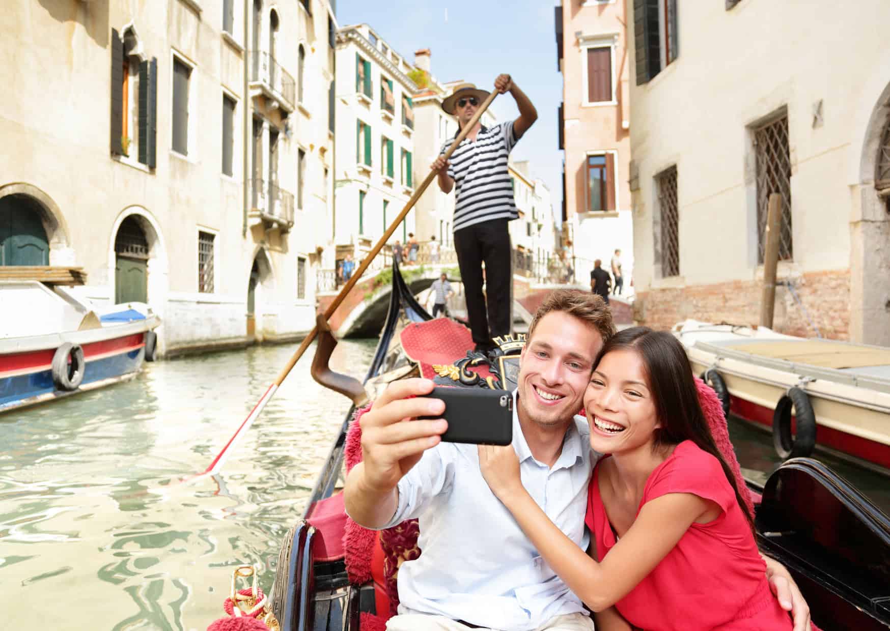 9 Euro Customs That Are Total Tourist Traps