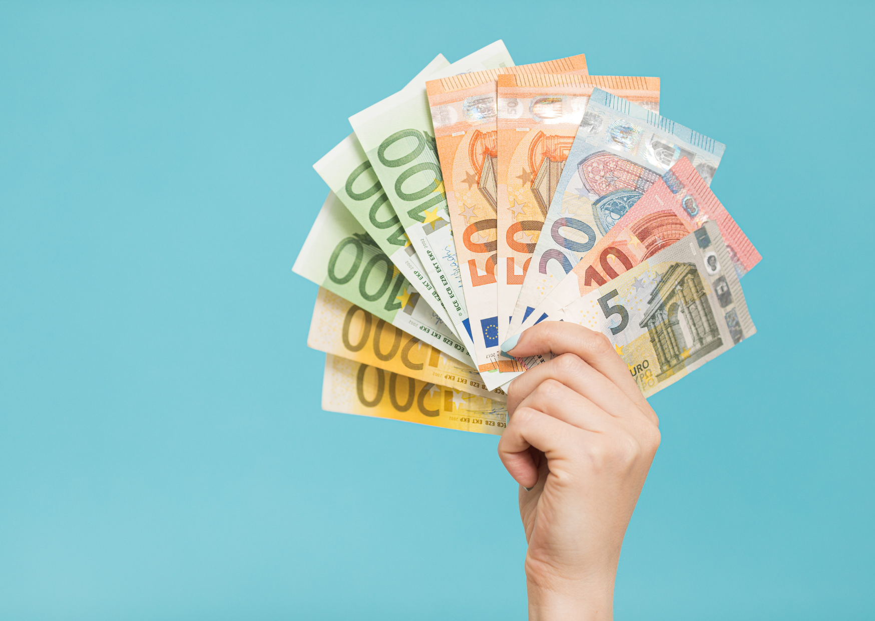 10 Crucial Things Every Traveler Must Know Before Going Abroad 4 Financial Habit Europeans Hide 6