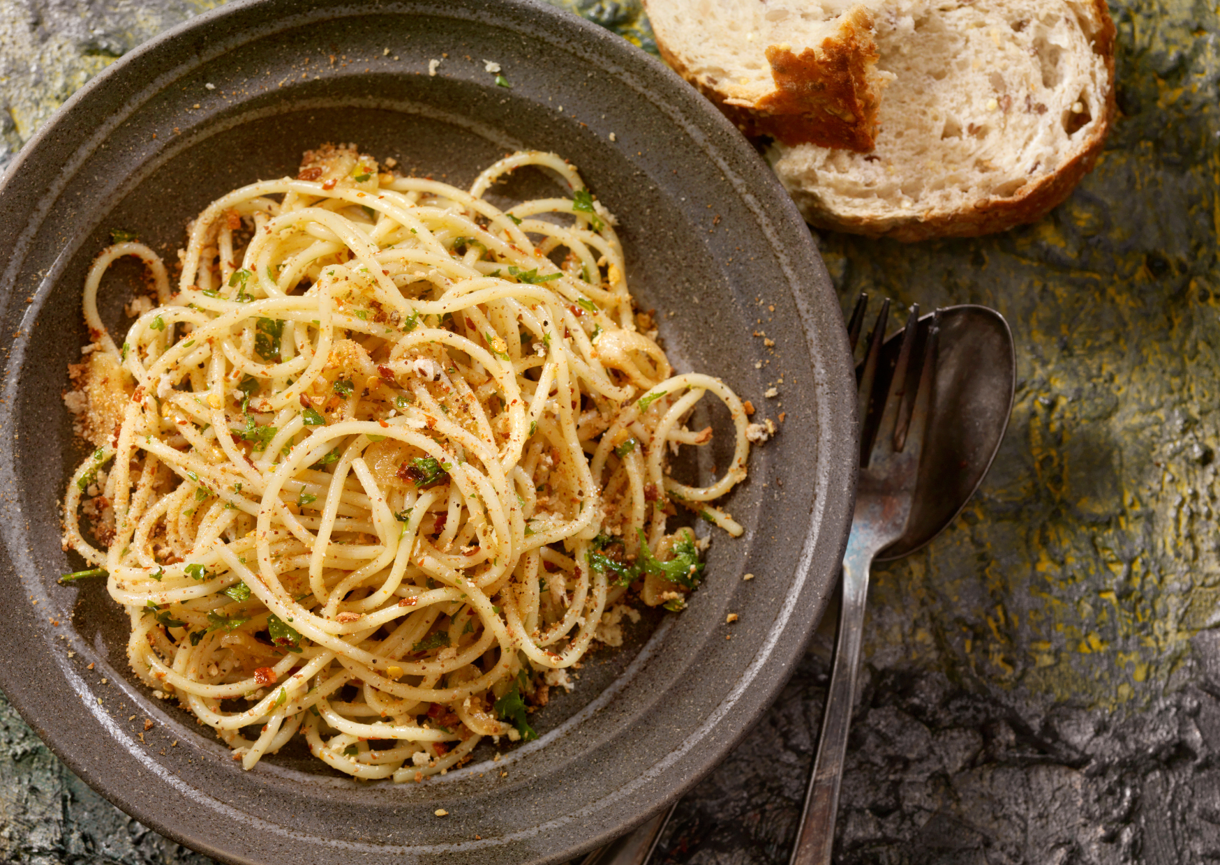 When Italians Have “Nothing” to Cook, This Is What They Make: How to Make Spaghetti Aglio e Olio 3 Spaghetti Aglio e Olio