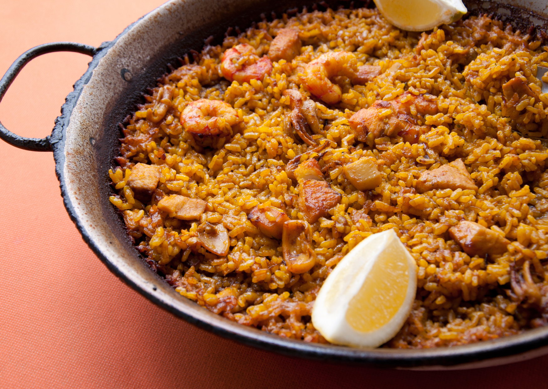 Stop Ordering These Tourist-Famous Dishes: Tourists Line Up for These Dishes But Locals Walk Right Past 17 Real Spanish Paella Never Contains These Popular American Additions 8