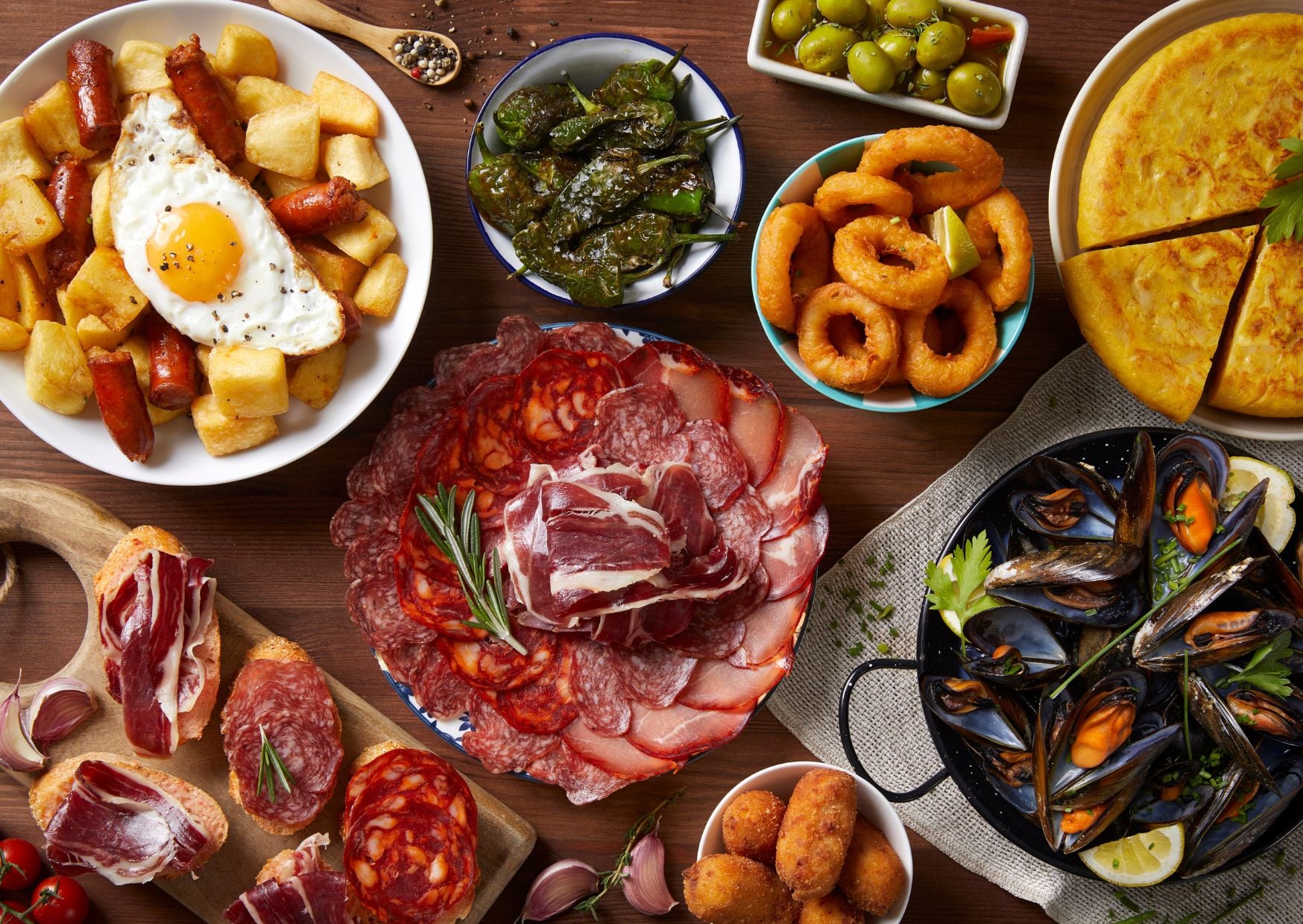 Why Spanish Families Eat Dinner at 10 PM — And What It Reveals About Their Deeply Rooted Cultural Rhythm 2 Why Spanish Families Eat Dinner at 10 PM And What It Says About Their Culture
