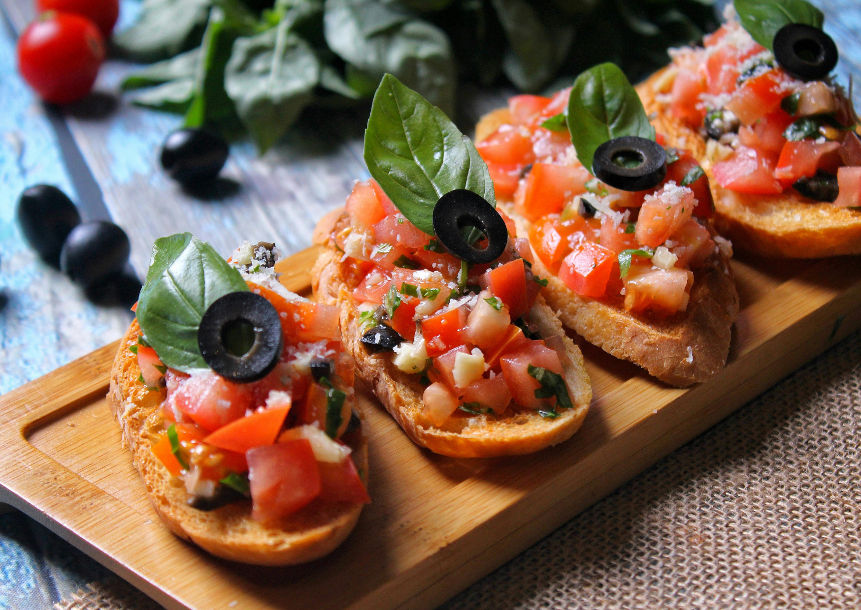 Why Spanish Families Eat Dinner at 10 PM — And What It Reveals About Their Deeply Rooted Cultural Rhythm 6 Why Mediterranean Kitchens Never Have This Common American Appliance 5