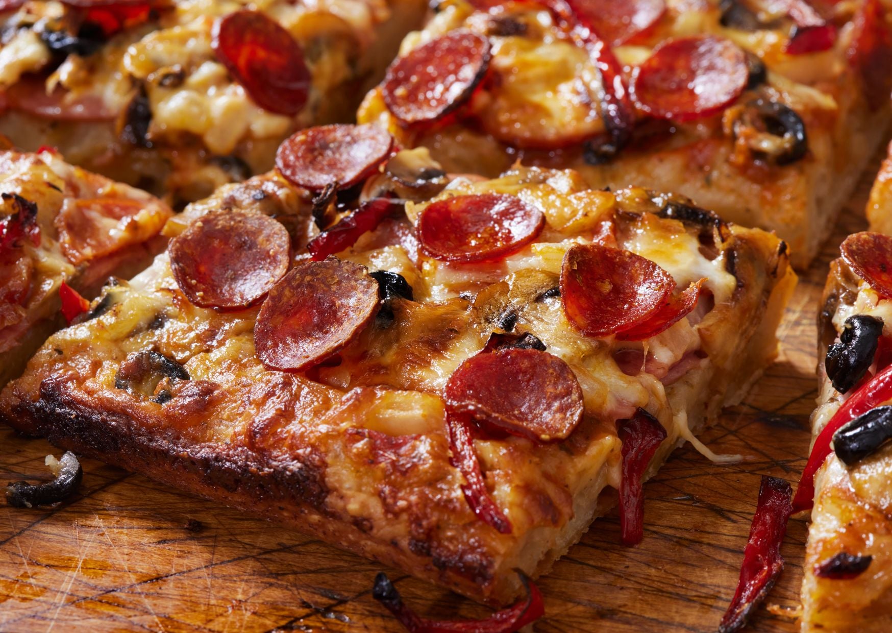 Stop Ordering These Tourist-Famous Dishes: Tourists Line Up for These Dishes But Locals Walk Right Past 6 Detroit style or New Haven style pizza