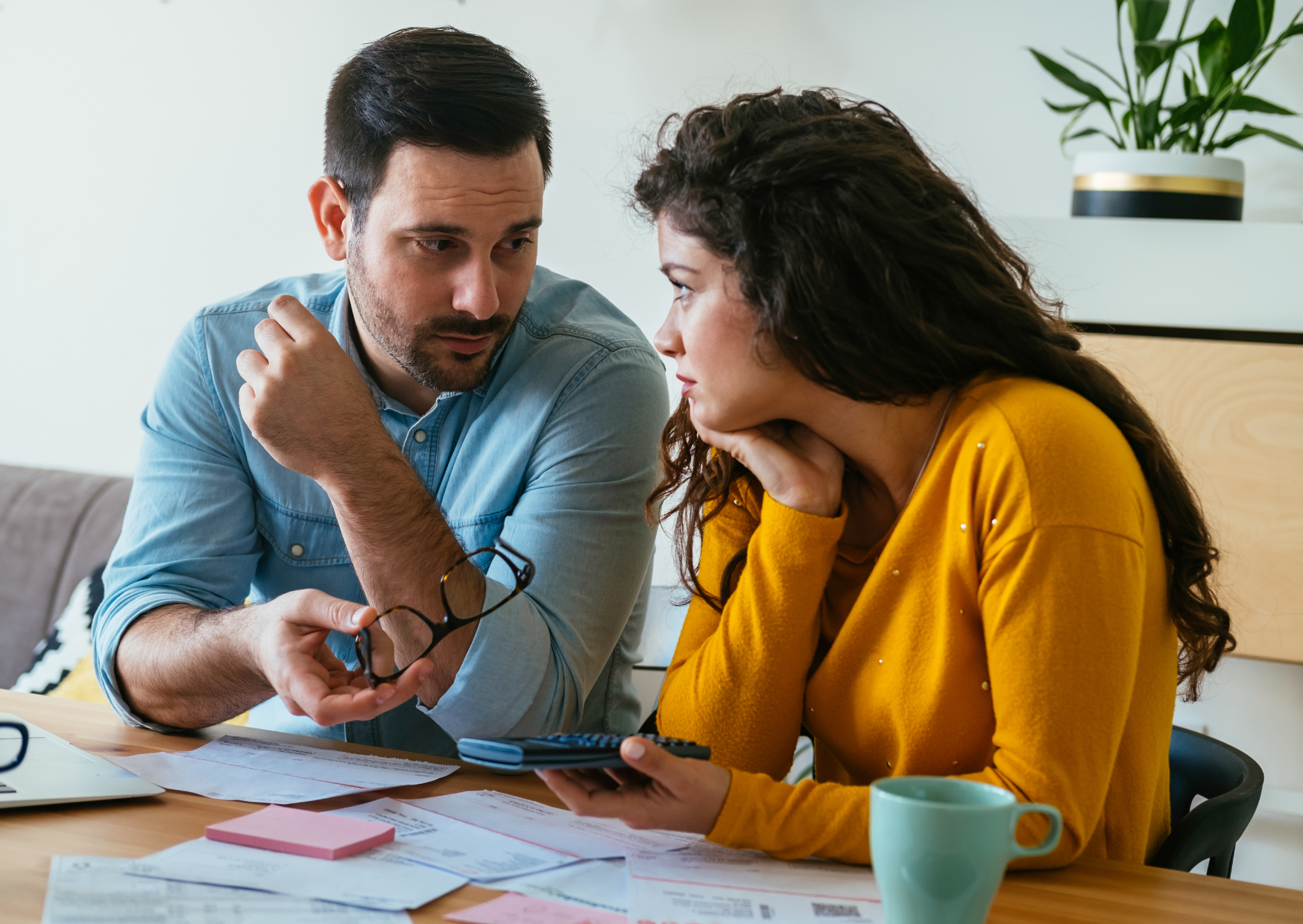 Why Italians Split Bills in Relationships (And Americans Find It Insulting) 2 Italian Couples Split Bills 3