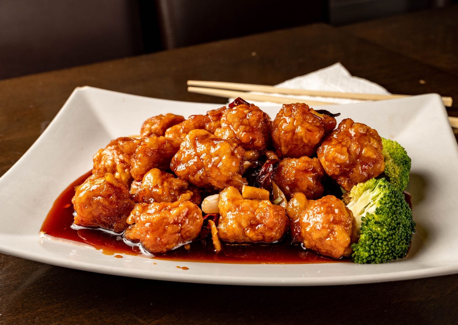 Stop Ordering These Tourist-Famous Dishes: Tourists Line Up for These Dishes But Locals Walk Right Past 19 Tsos Chicken