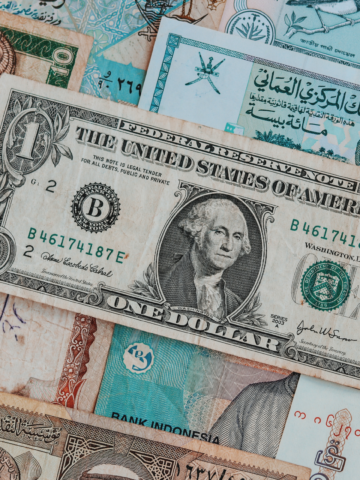 The Currency Exchange Trick at European Airports That Costs Americans Hundreds