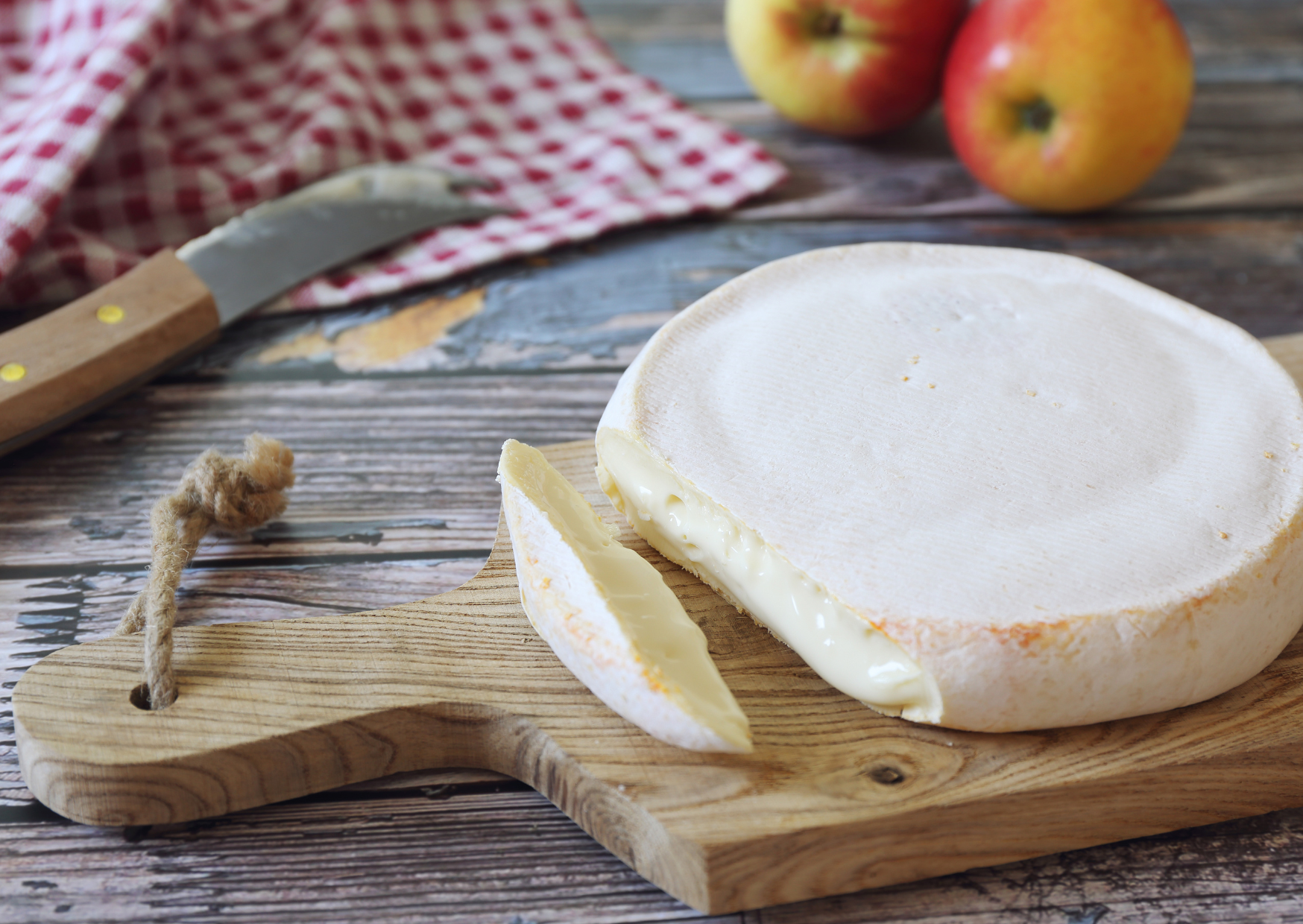 French Reblochon cheese