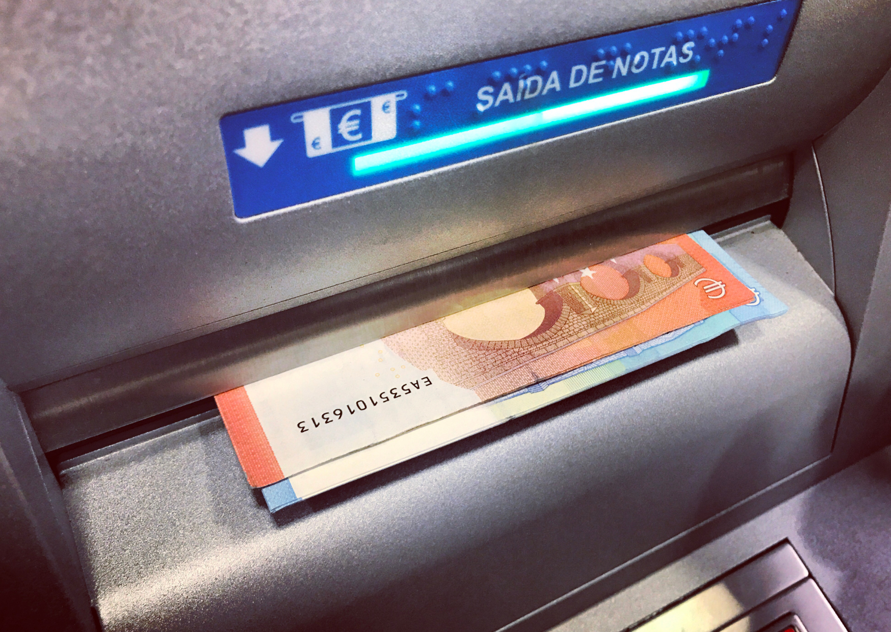 The Italian ATM Rule That Shocks American Travelers — Why You Can’t Withdraw As Much Cash As You Want 6 ATM Maximum in Italy 3 1