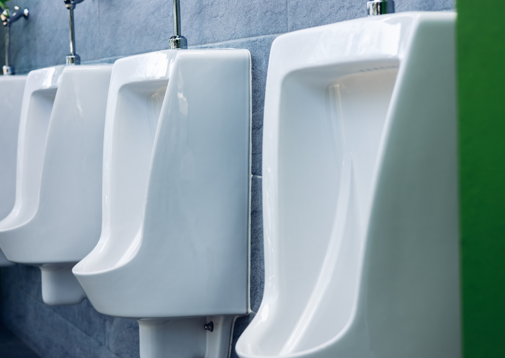 Why Italian Men Pee Together While American Men Need Privacy Stalls 2 Italian men pee together 4