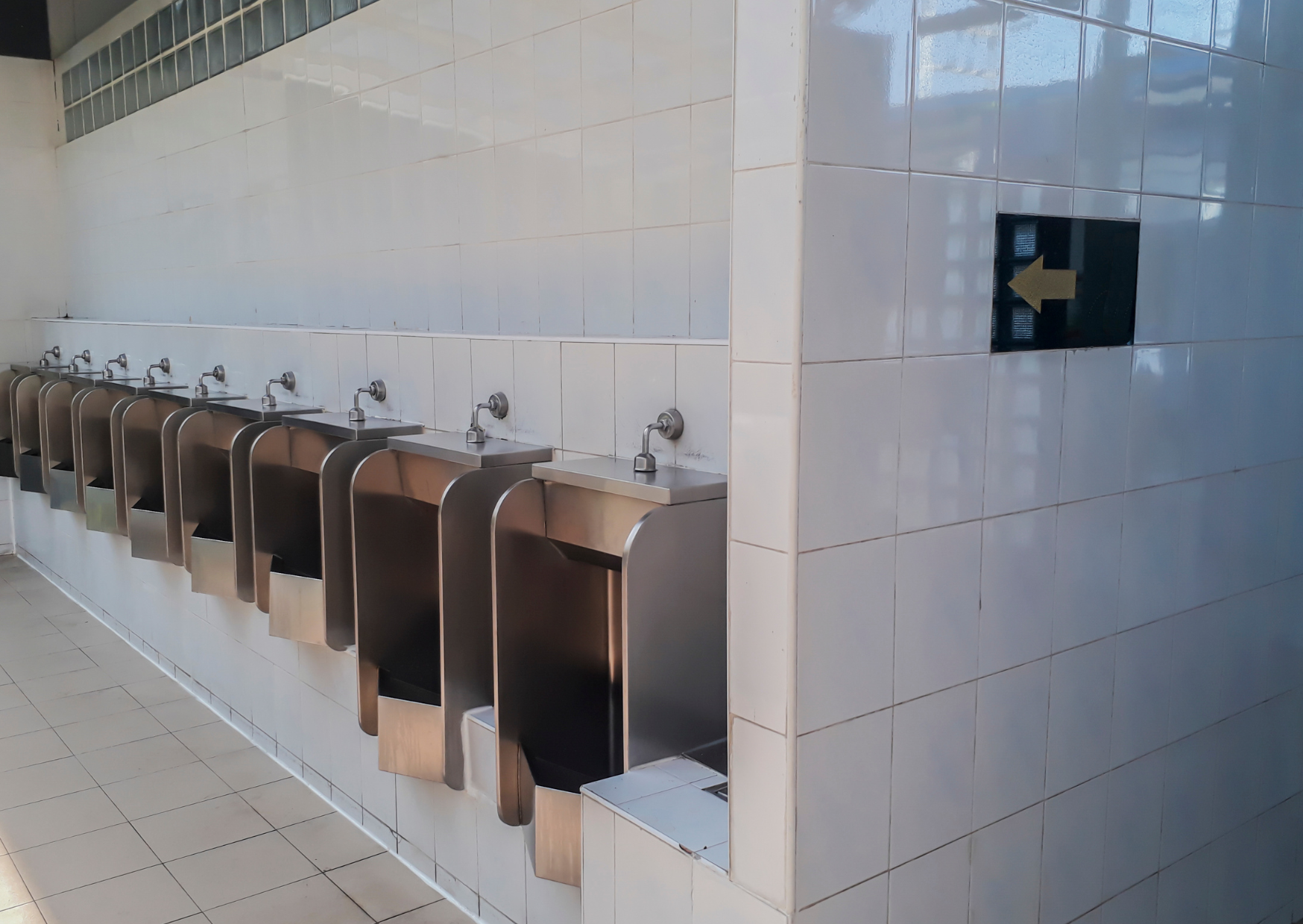 Why Italian Men Pee Together While American Men Need Privacy Stalls 1 Italian men pee together 5