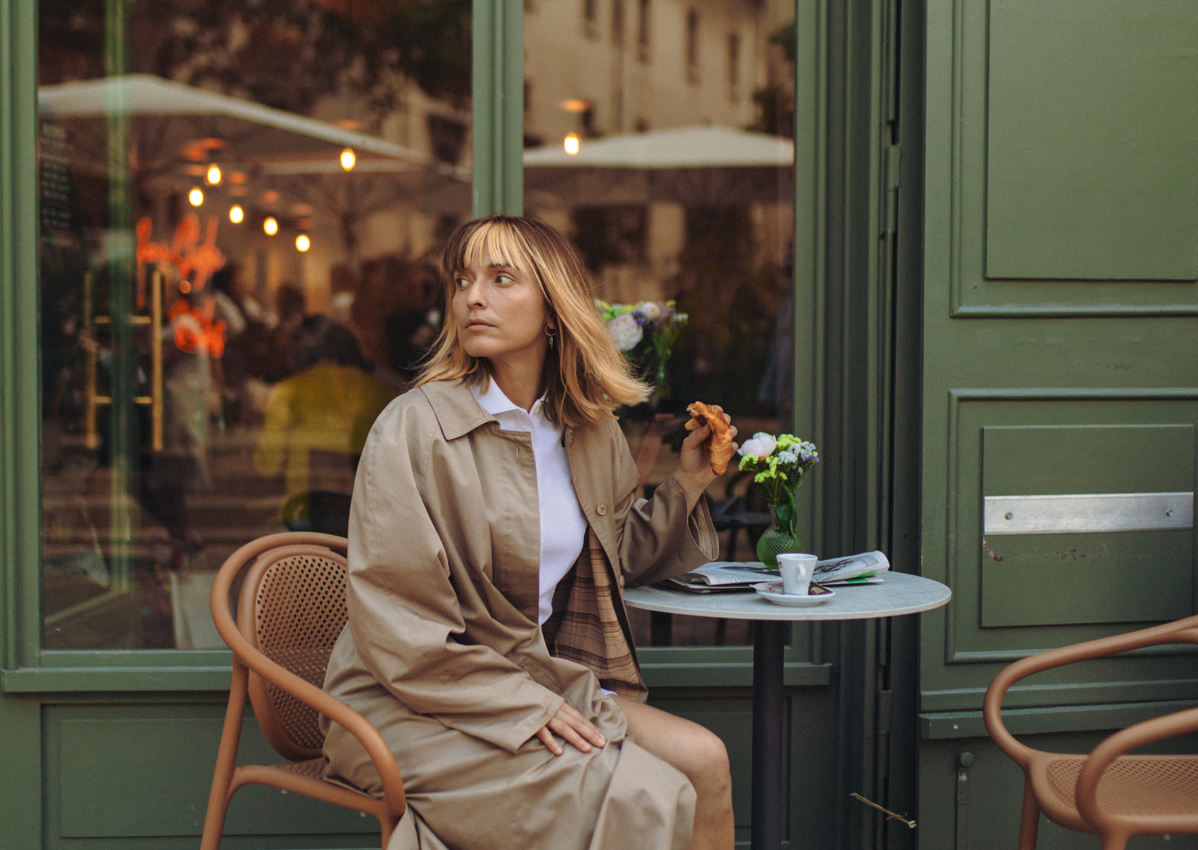 Why French Women Ghost Americans Who Text “Good Morning Beautiful” Daily 6 French woman texting 6