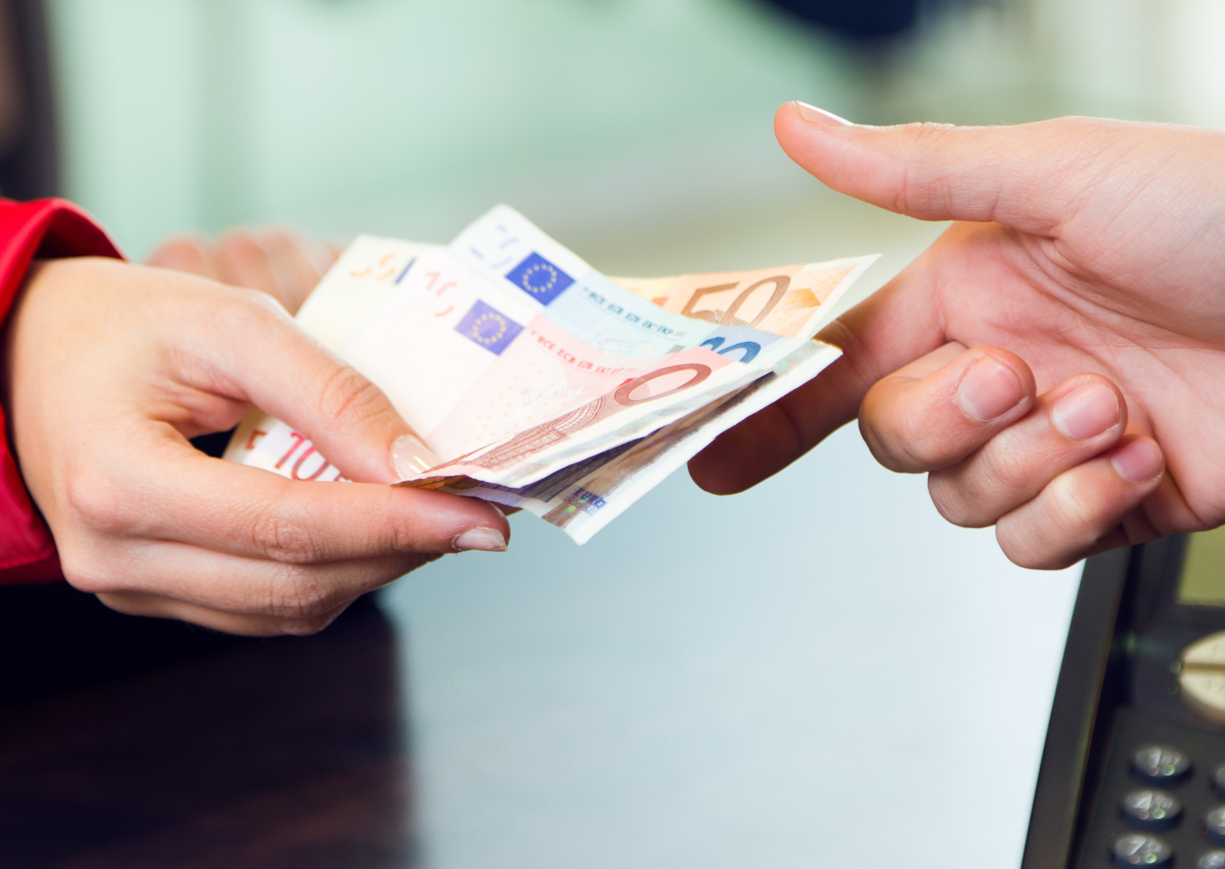 The Cash Only Reality in 2025 Berlin That Traps Americans Daily 2 Paying cash in Germany 2
