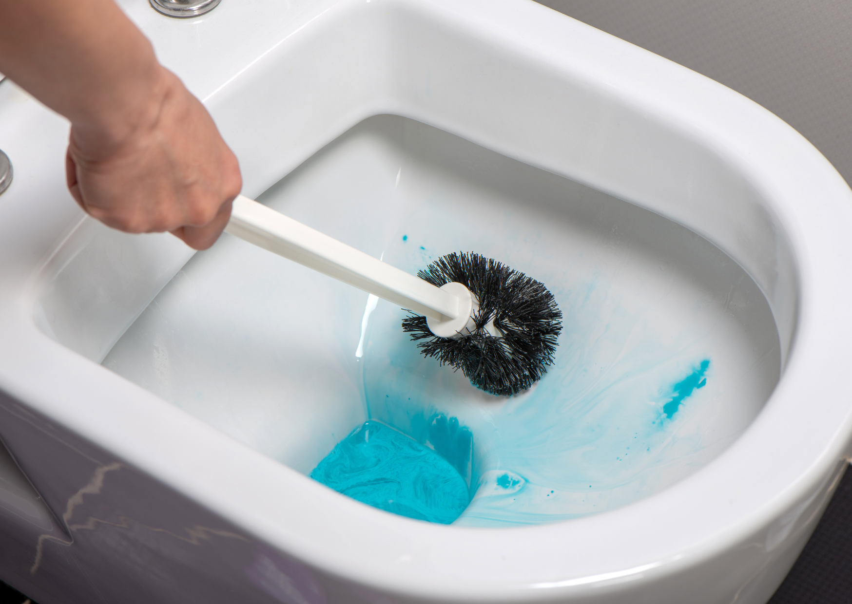 The German Bathroom Habit Americans Think Is Disgusting Until They Try It 2 german bathroom 2