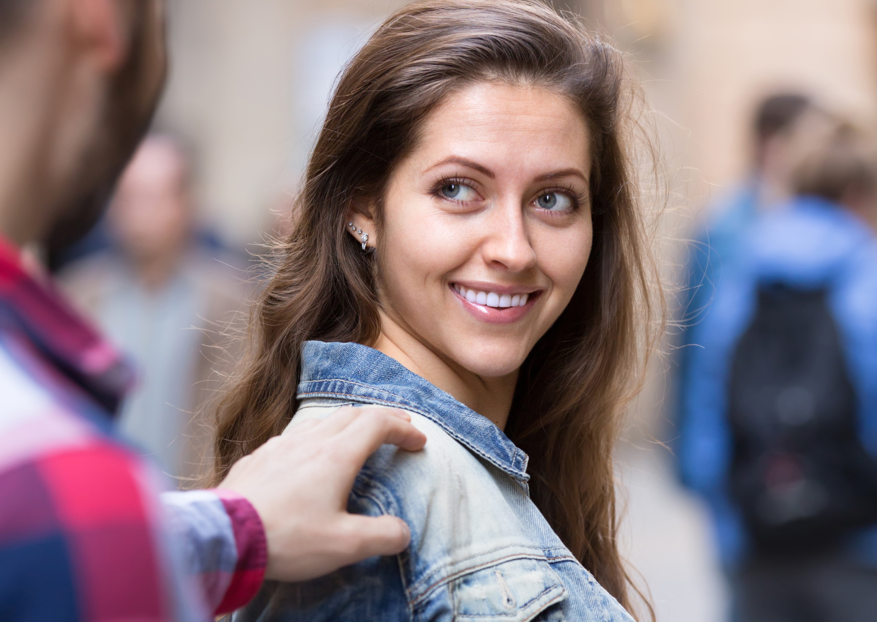 Why Smiling At Strangers Marks You As American Immediately 5 smiling 2