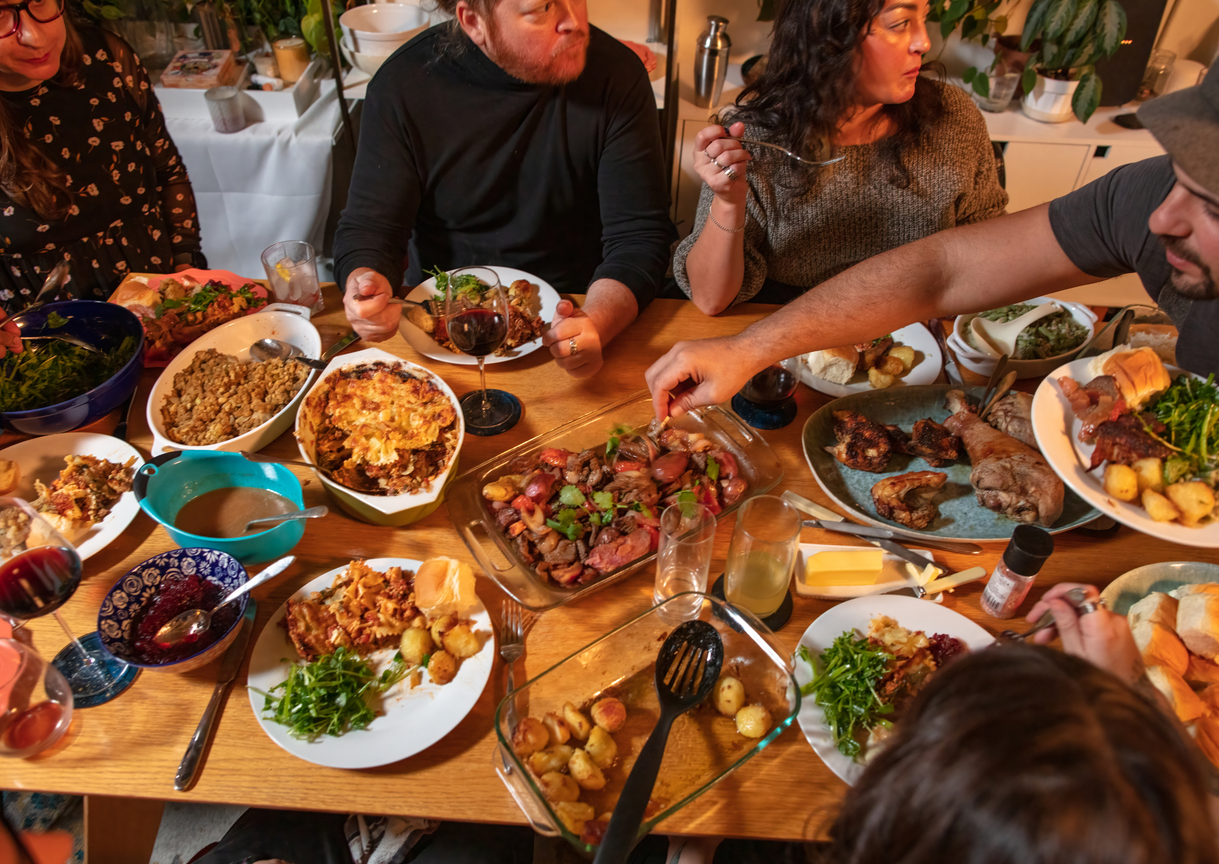 The Unspoken European Dinner Rule Americans Keep Breaking 6 dinner party 6