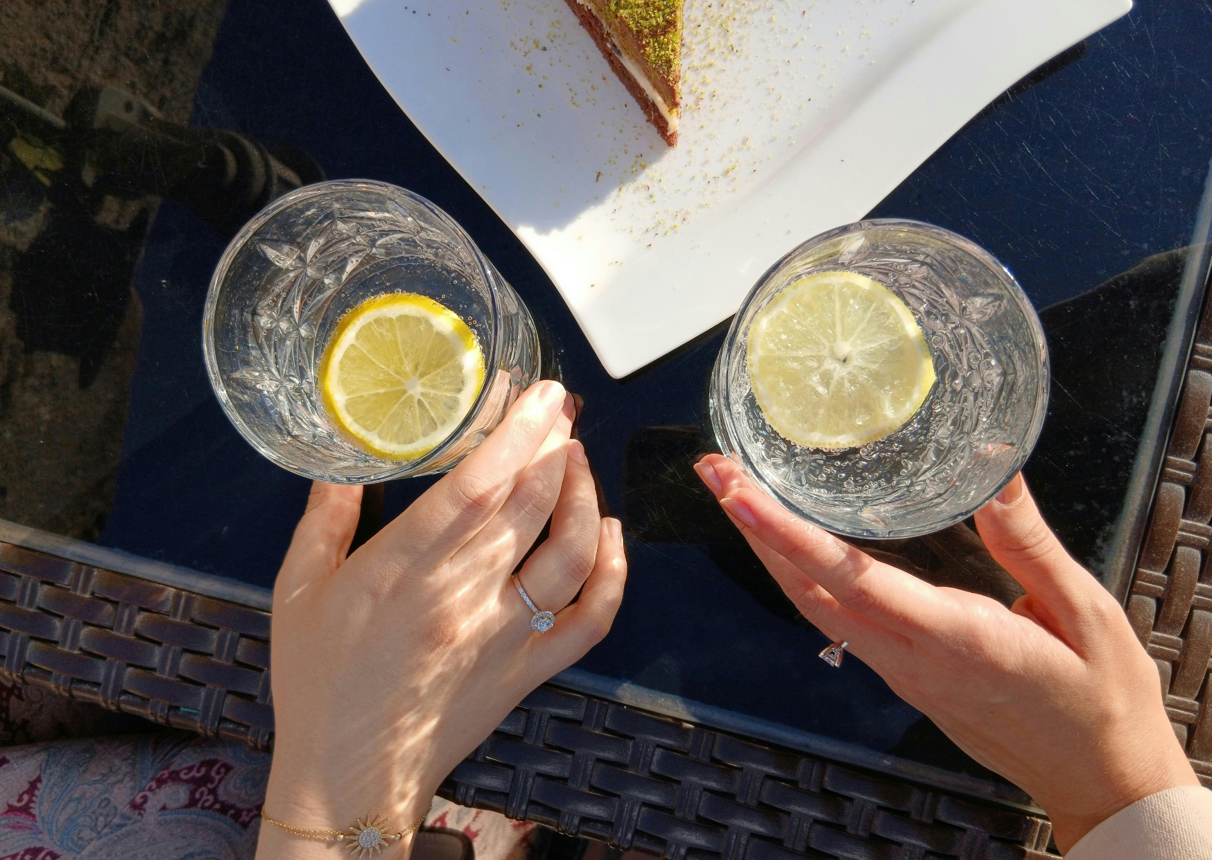 The Italian Morning Habit That Completely Reframed My Acid Reflux Routine: I Drank Lemon Water the Italian Way for 60 Days Then Closed the Antacid Bottle 2 Italian lemon water 2
