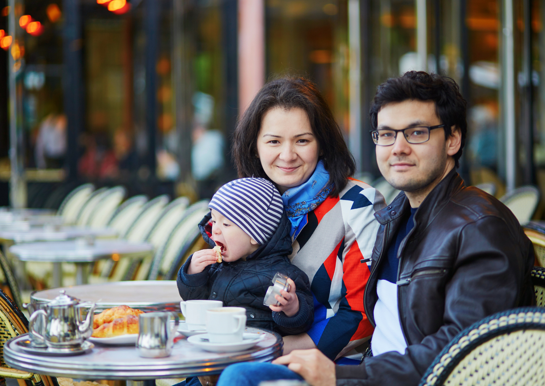Why European Diners Quietly Avoid Tables With American Families 5 kids in cafes 3