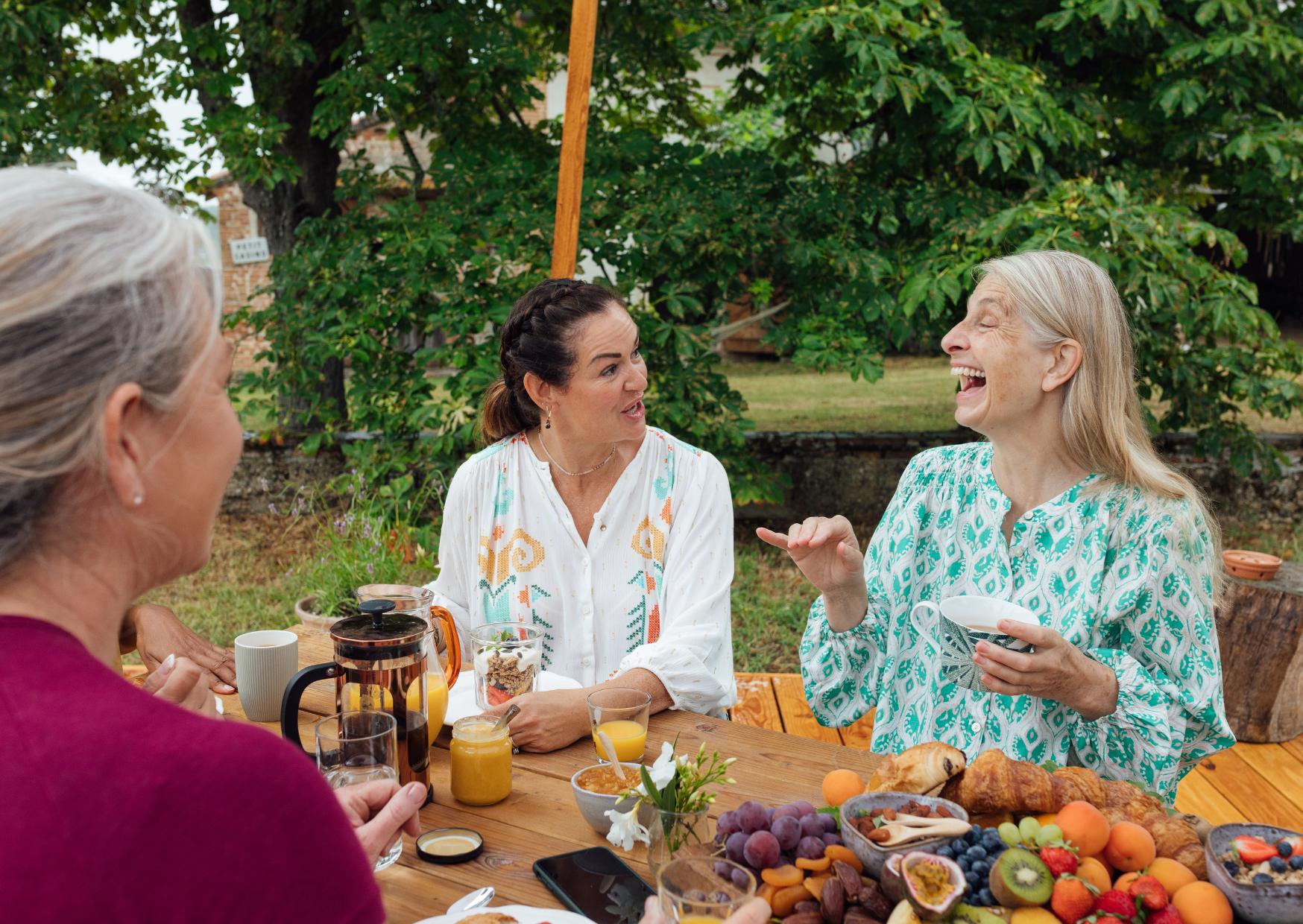 old french women eating 4