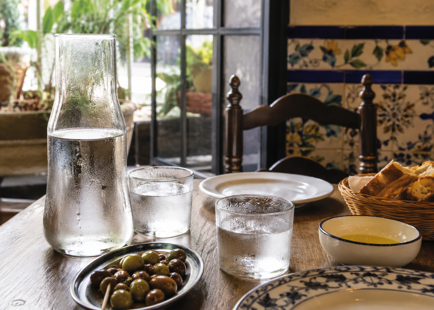 Spanish Restaurants Must Serve Free Tap Water by Law Since 2022: Most Tourists Still Pay for Bottles 5 Spanish restaurants 6